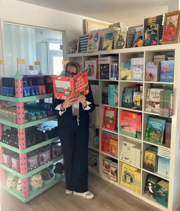 Vele kinderboeken voor een goede prijs, elke bestelling helpt een kind. Goed doel, stichting steun armoede.